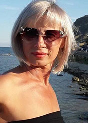 Elena, (45), aus Osteuropa ist Single