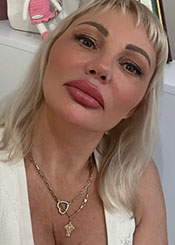 Valentina, (49), aus Osteuropa ist Single