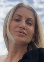 Yulia, (44), eine Frau aus der Ukraine